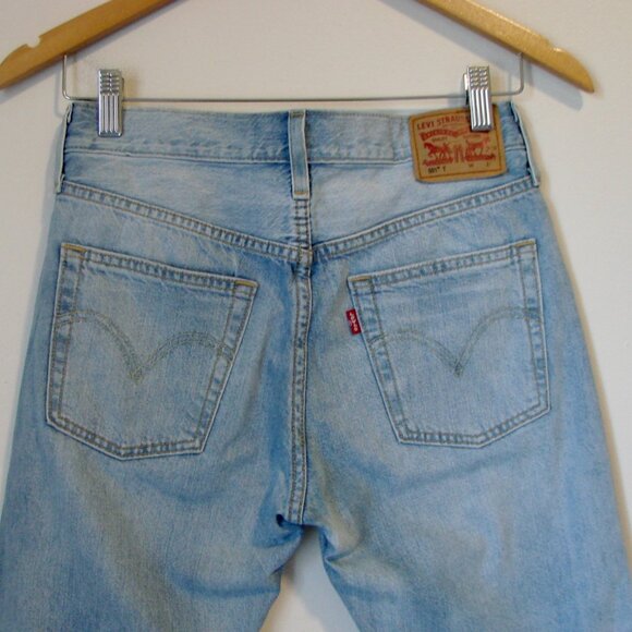 Levi's 501 T Tapered Jeans Light Wash Button Fly Ankle Crop Unisex Size 24 x 28 - Picture 13 of 16